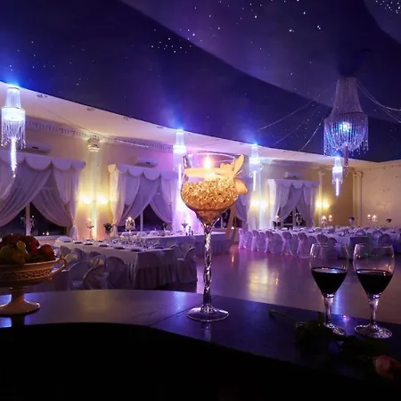 Dworek Tucholski Nocleg ze śniadaniem 3*