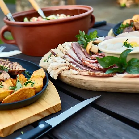 Alojamento de Acomodação e Pequeno-almoço Dworek Tucholski Zblewo