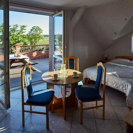 Alojamento de Acomodação e Pequeno-almoço Dworek Tucholski Zblewo