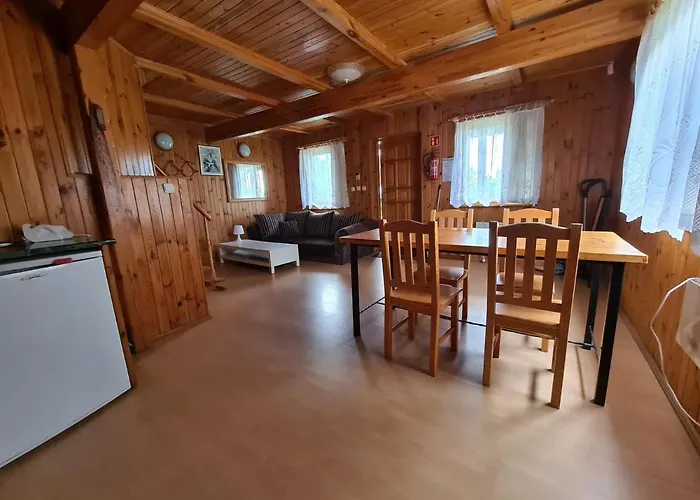 Dworek Tucholski Bed & Breakfast 3*