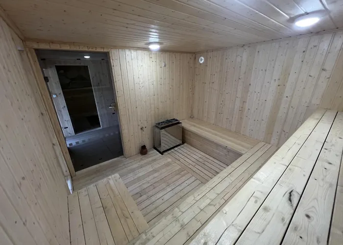 Bed & Breakfast Dworek Tucholski 3*